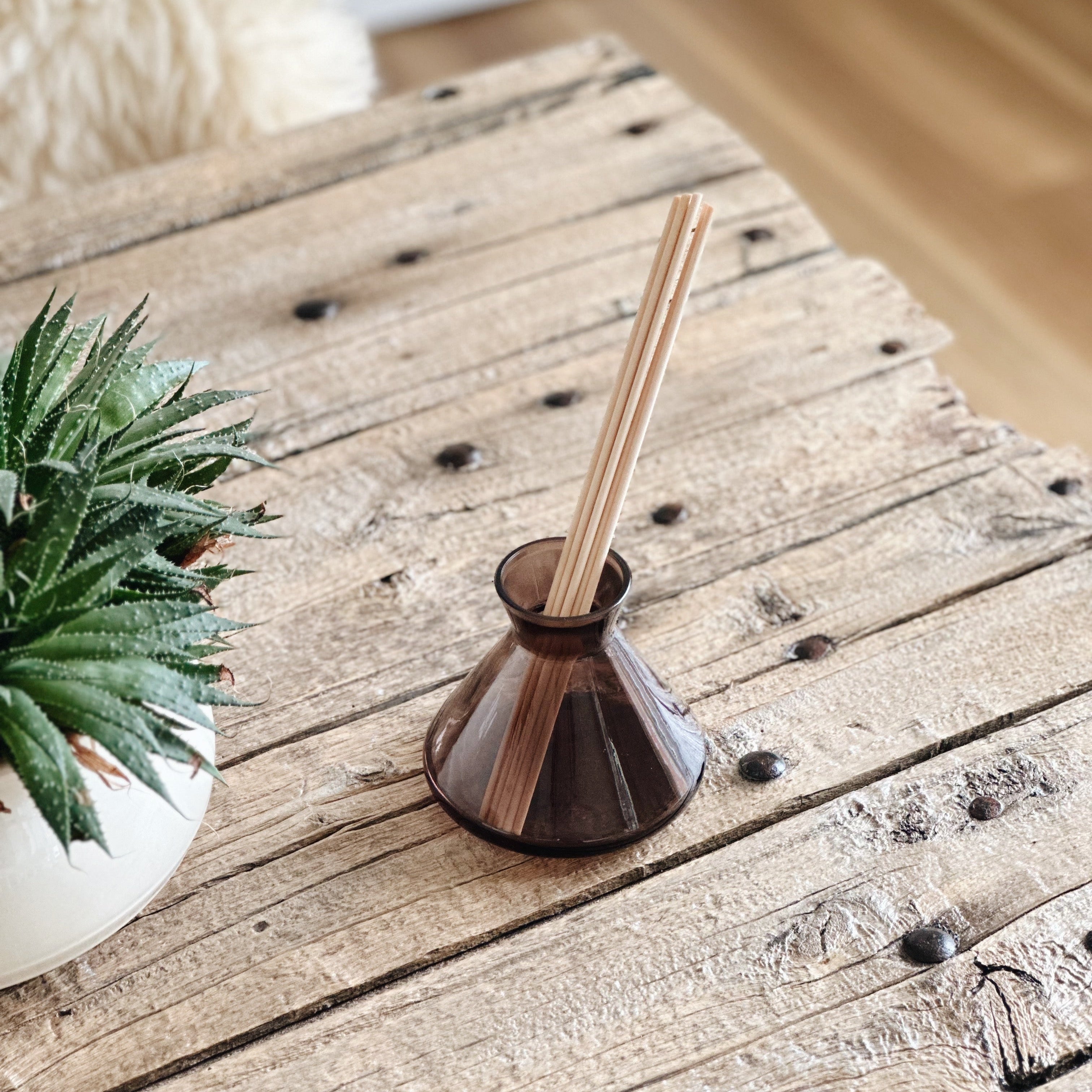 Modern 250ml diffuser bottle for home fragrance